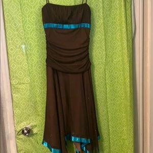 Pretty brown and blue dress.